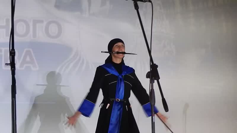 Алина Тинякова. Танец с шашками